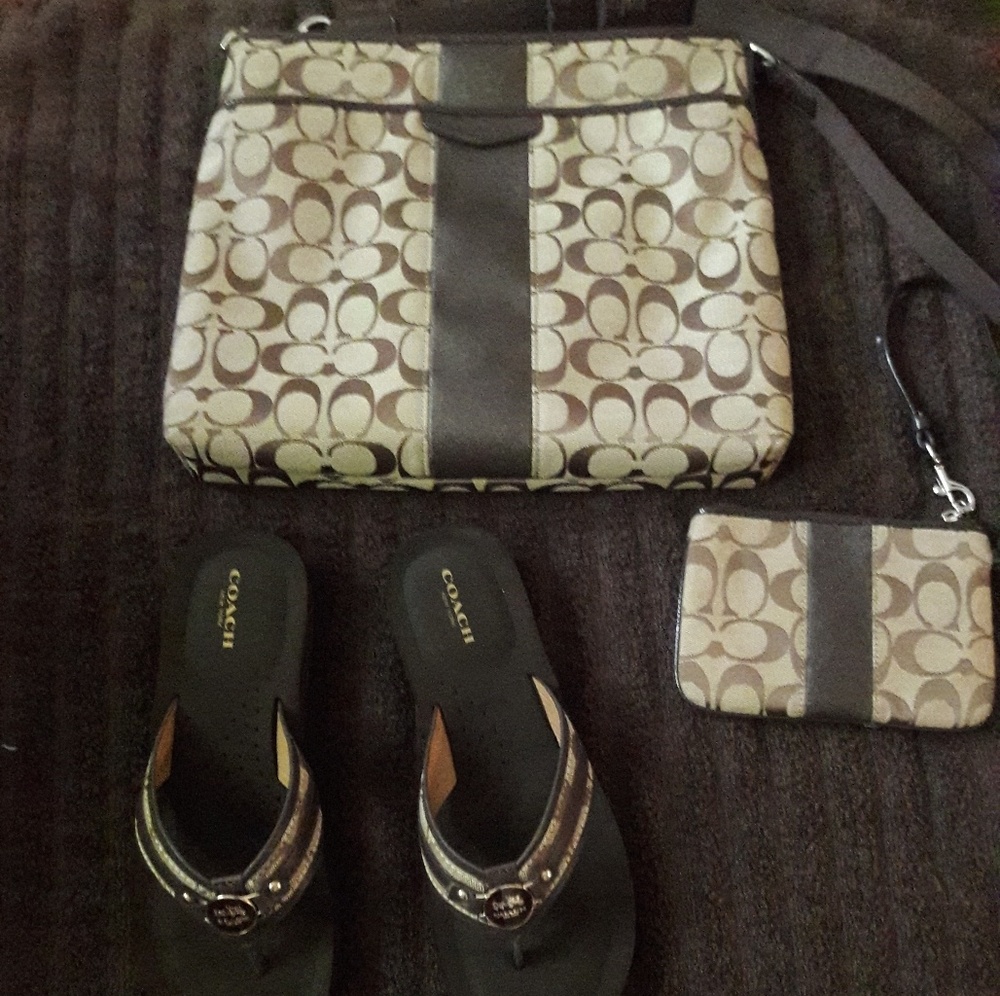 Coach large cross body bag size 8m sdls & wristlet